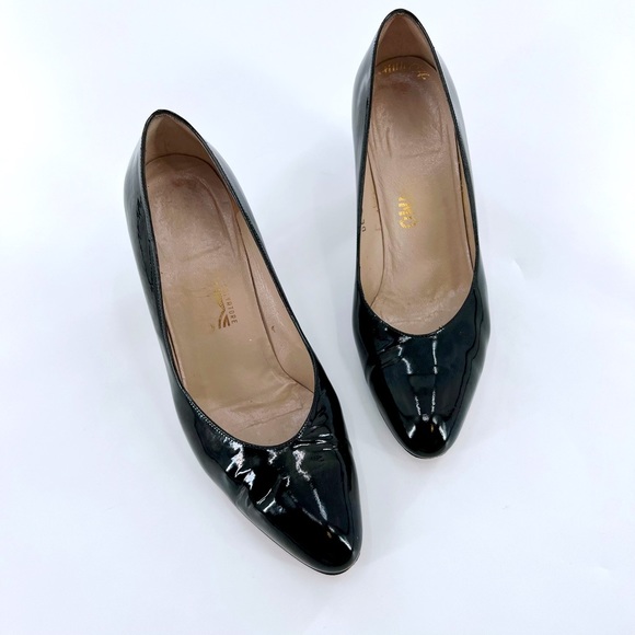 Salvatore Ferragamo Women's Black Patent Leather  Pump size 7.5 B made in Italy - Picture 10 of 13